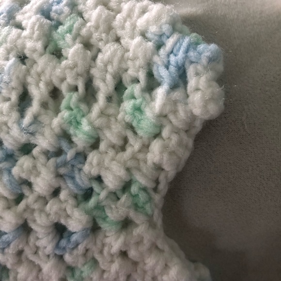 SQUARE hand made crocheted blanket - Picture 3 of 3